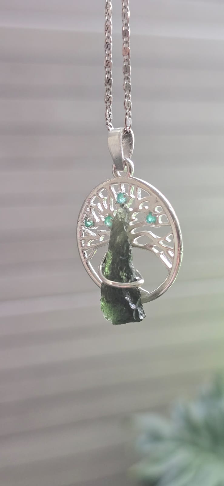 Dije en plata 9.25 con moldavita natural