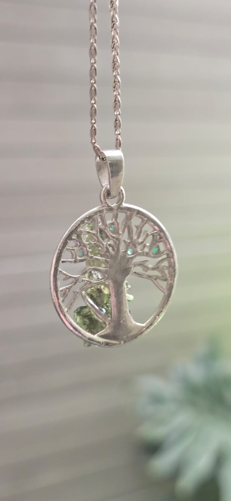 Dije en plata 9.25 con moldavita natural