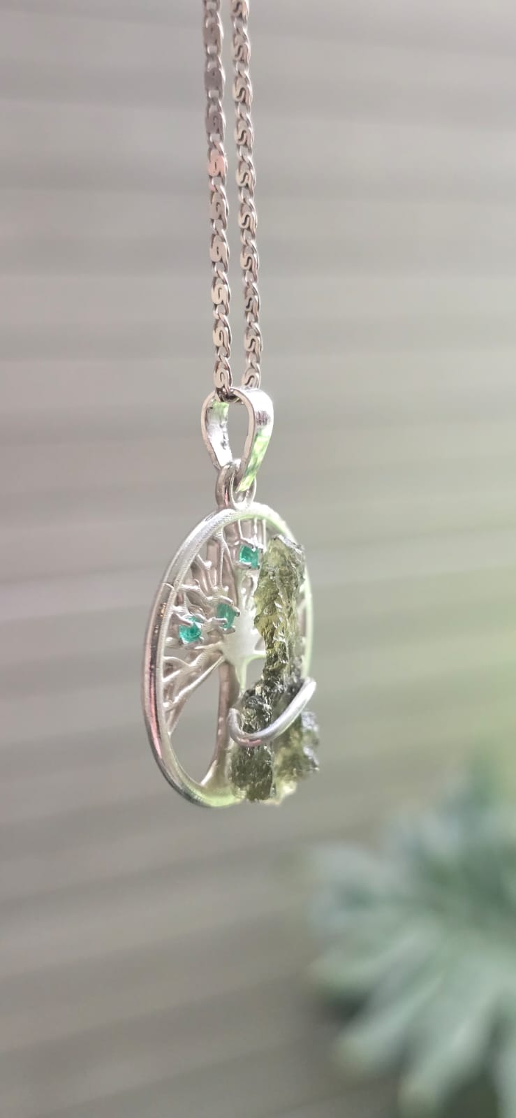 Dije en plata 9.25 con moldavita natural