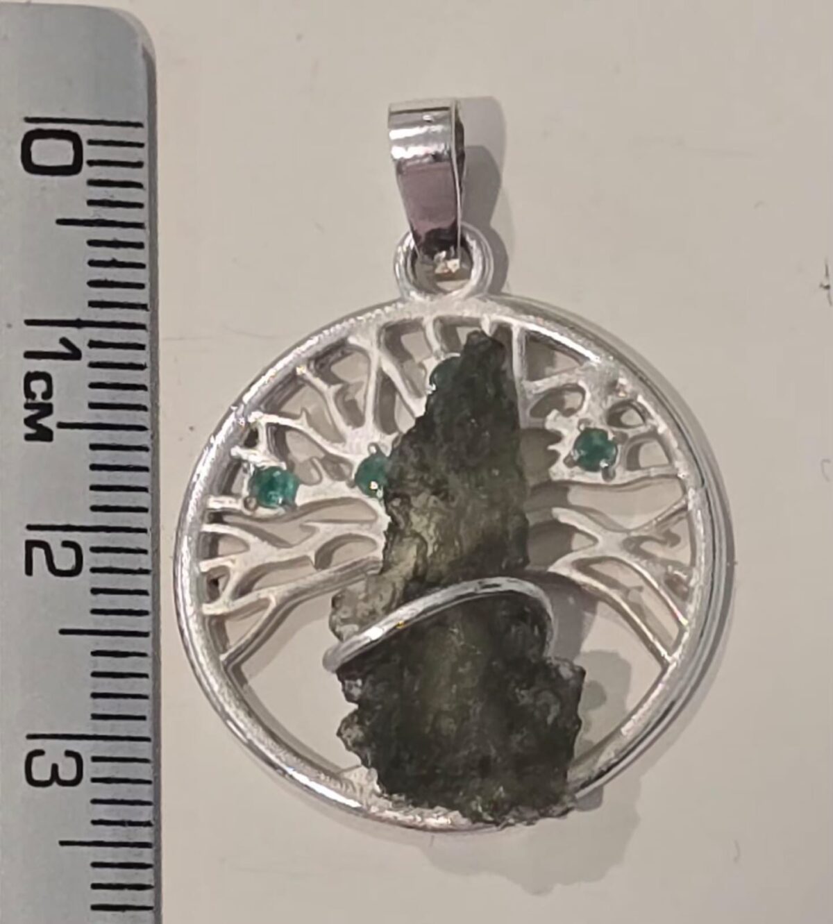 Dije en plata 9.25 con moldavita natural