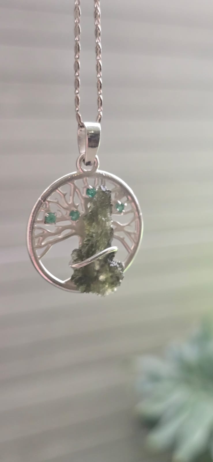 Dije en plata 9.25 con moldavita natural