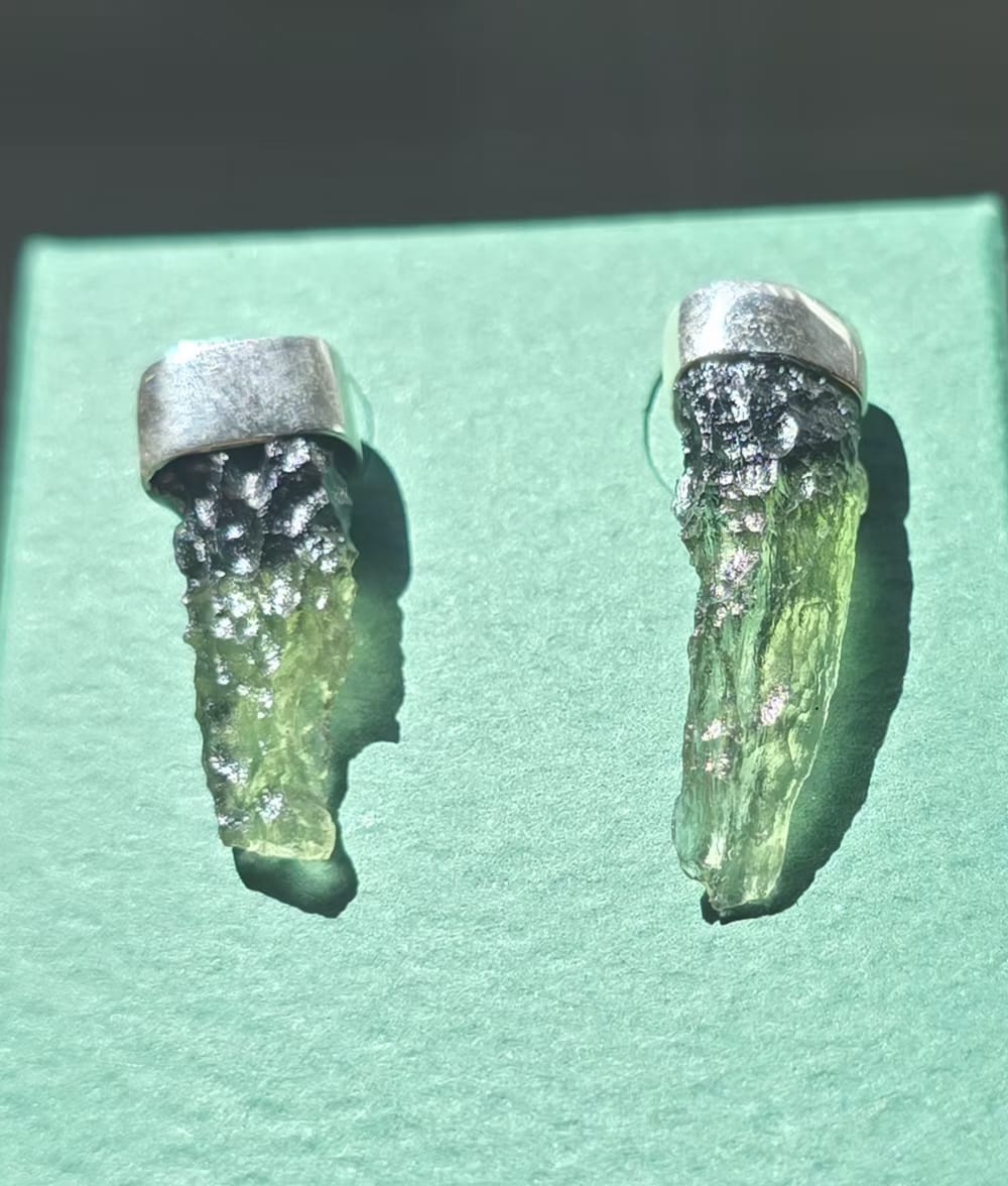 Aretes en plata 9.25 con moldavita natural