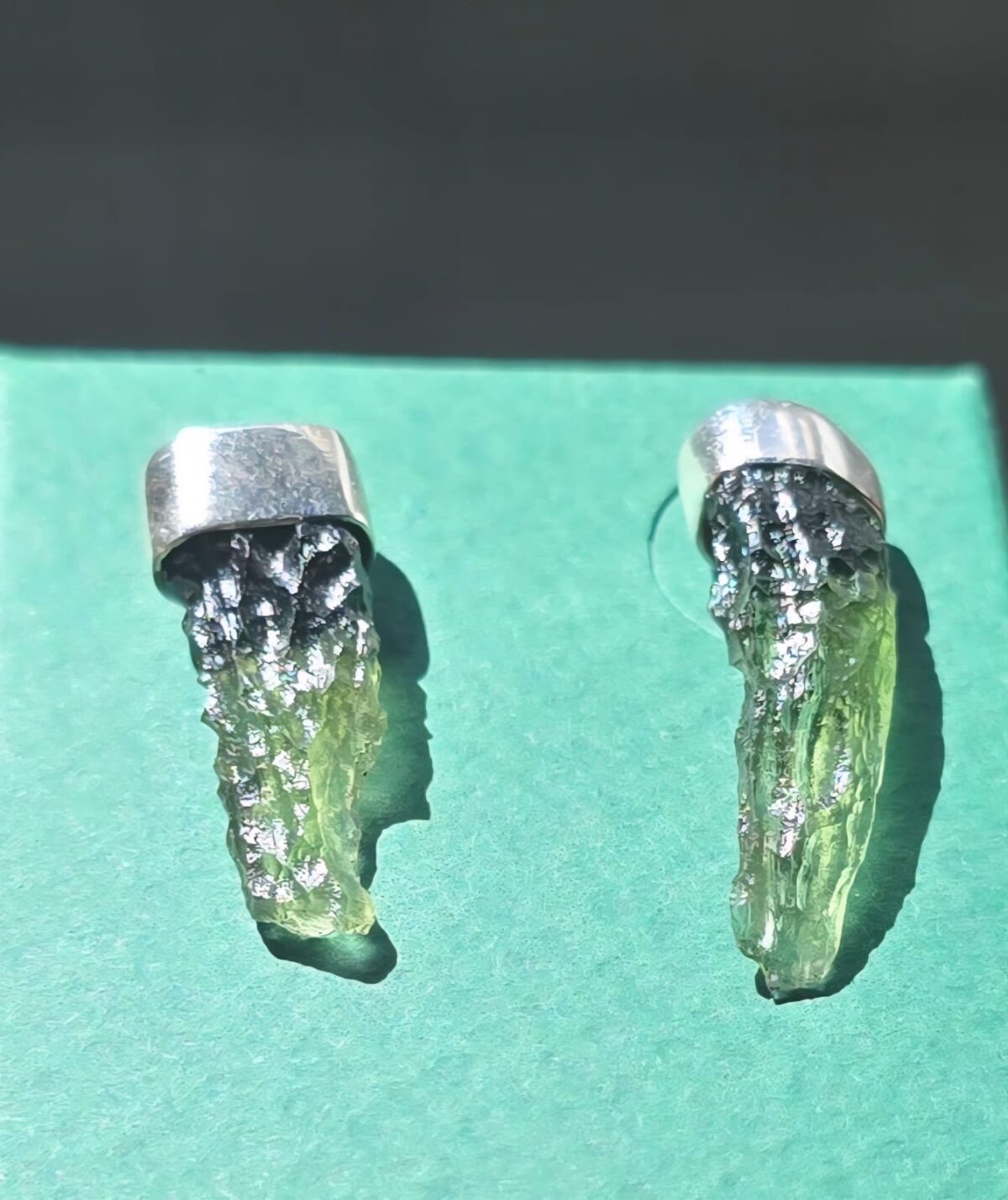 Aretes en plata 9.25 con moldavita natural