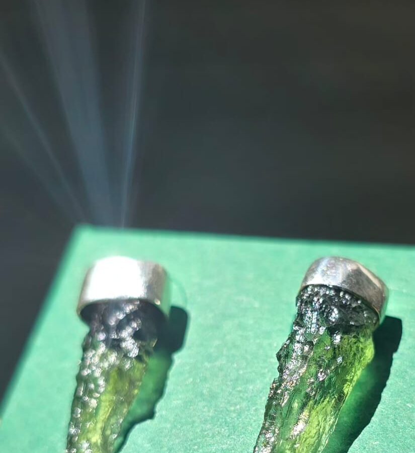 Aretes en plata 9.25 con moldavita natural