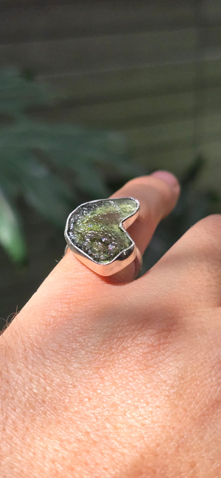 Anillo en plata 9.25 con moldavita natural