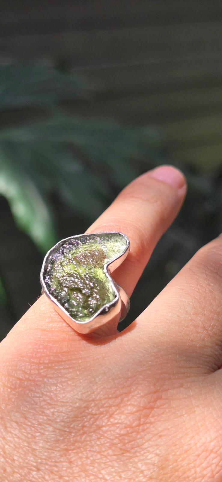 Anillo en plata 9.25 con moldavita natural