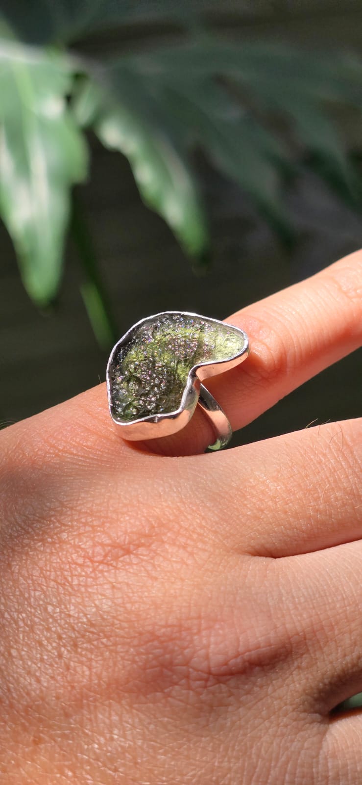 Anillo en plata 9.25 con moldavita natural