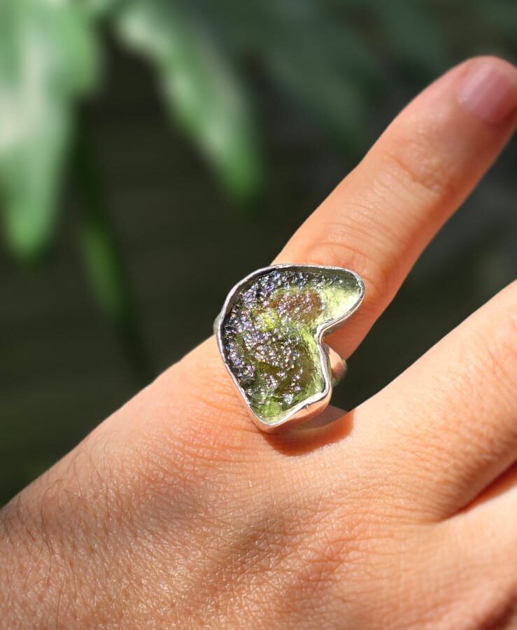 Anillo en plata 9.25 con moldavita natural