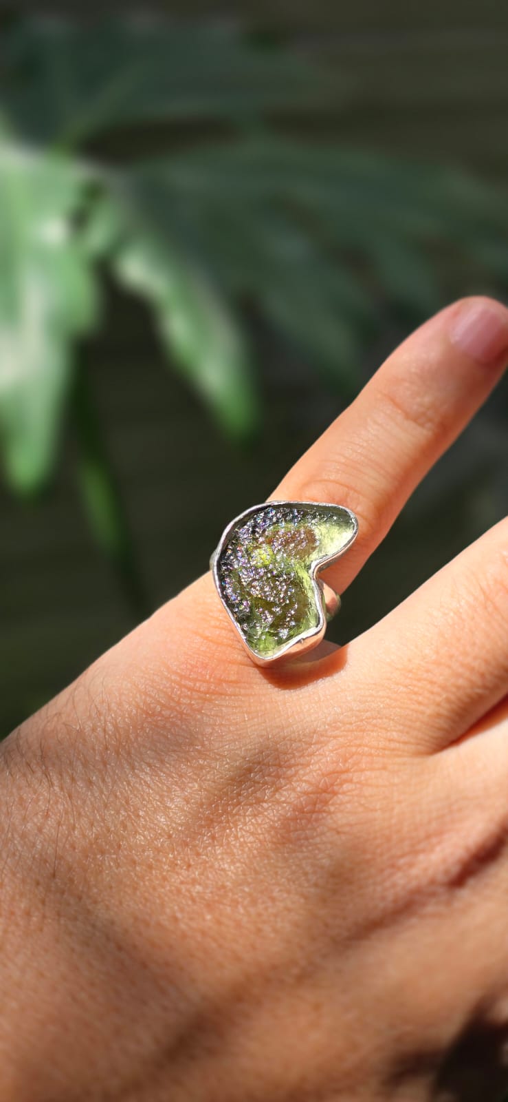 Anillo en plata 9.25 con moldavita natural