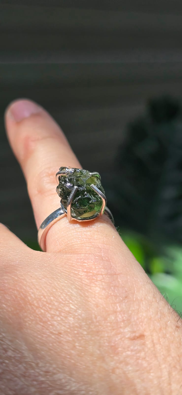 Anillo en plata 9.25 con moldavita natural