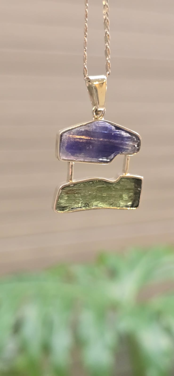 Dije en plata 9.25 con moldavita natural + tanzanita