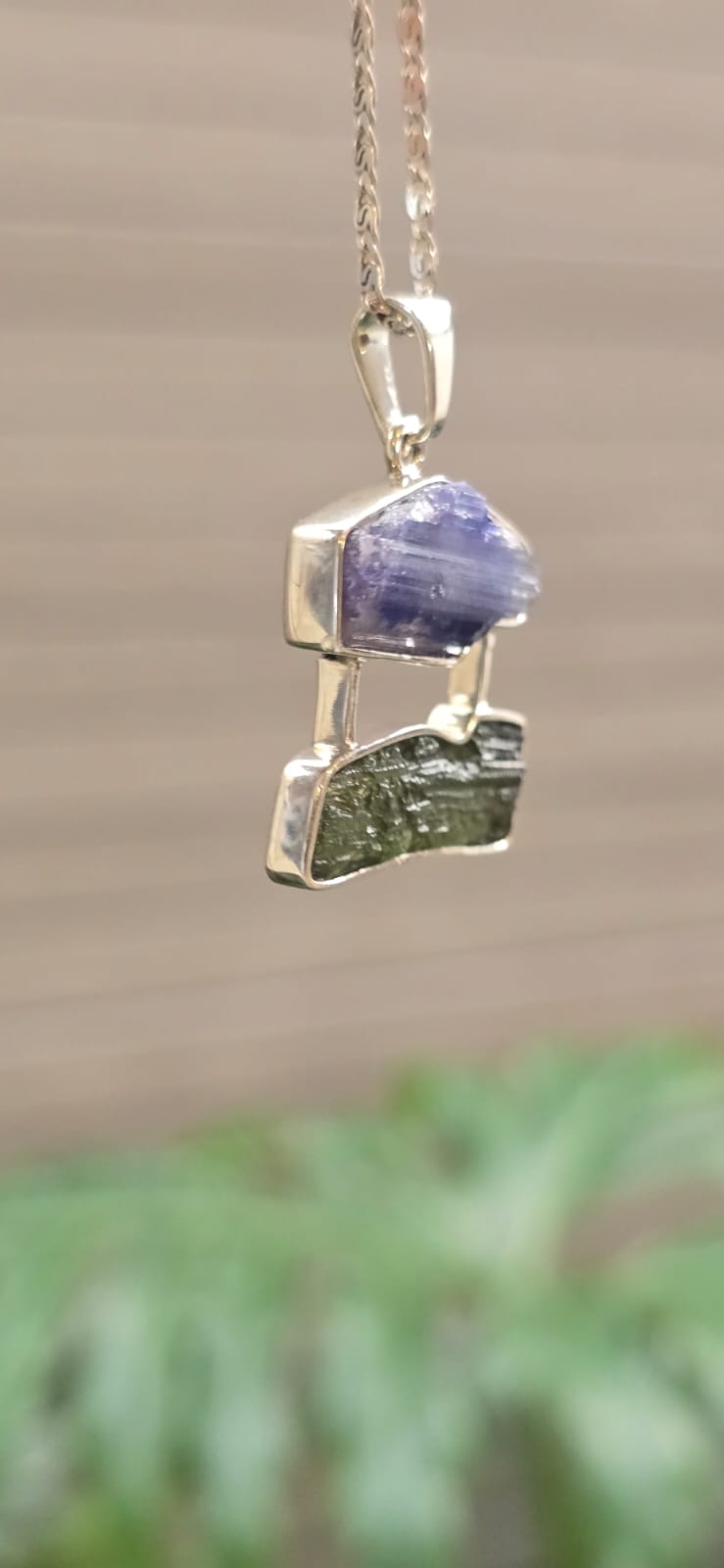 Dije en plata 9.25 con moldavita natural + tanzanita