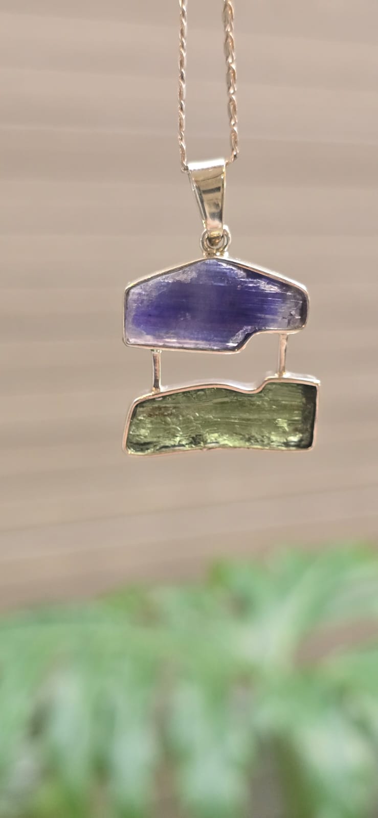 Dije en plata 9.25 con moldavita natural + tanzanita