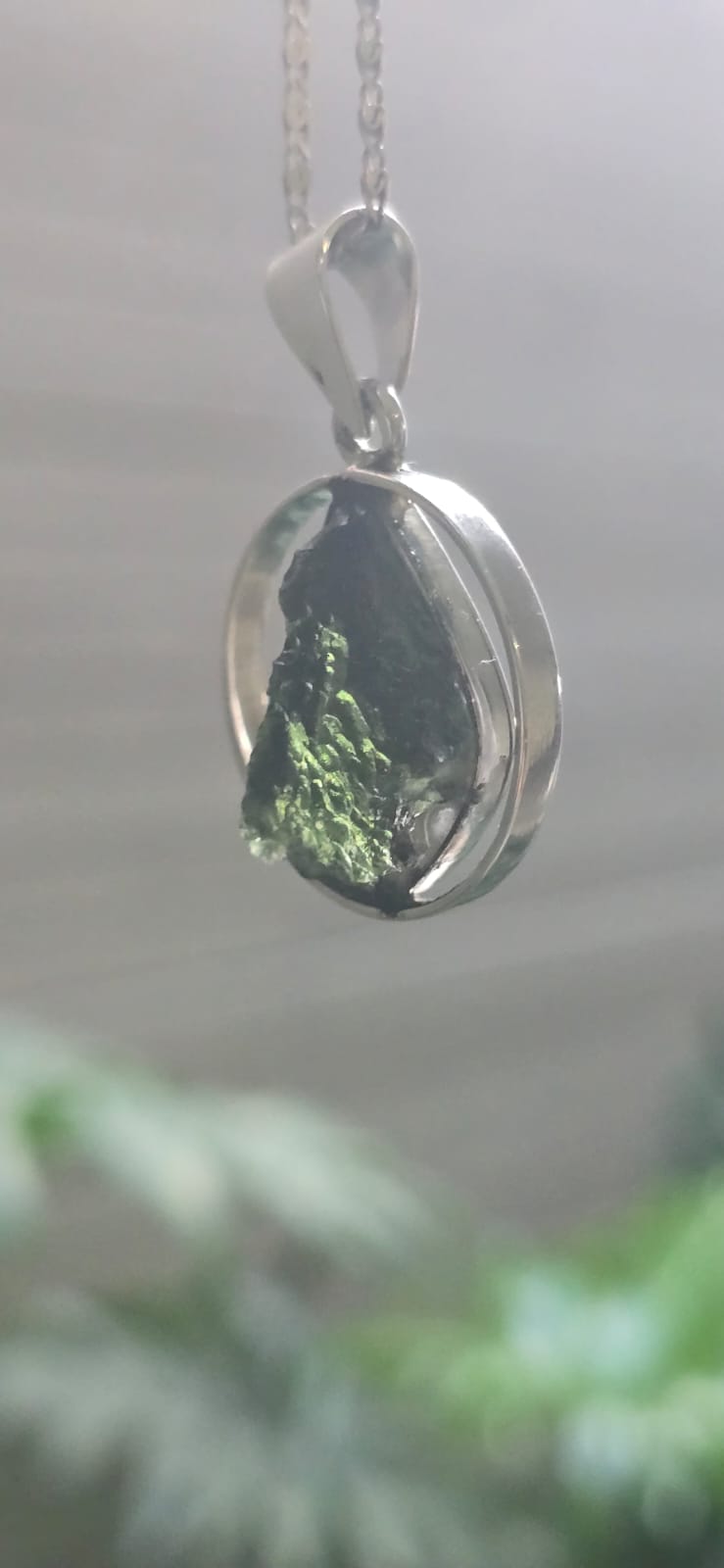 Dije en plata 9.25 con moldavita natural