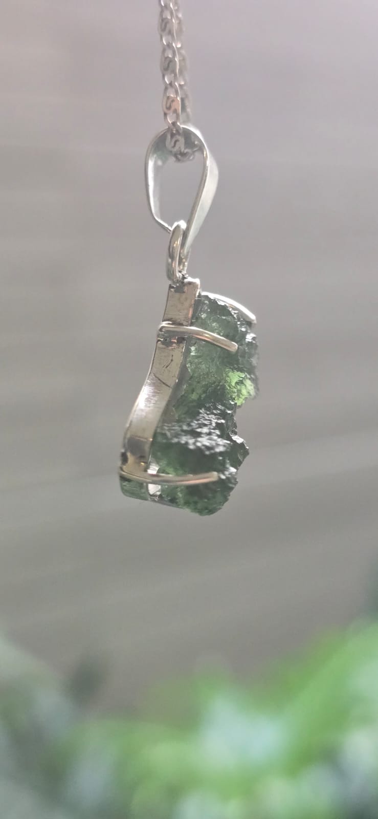 Dije en plata 9.25 con moldavita natural