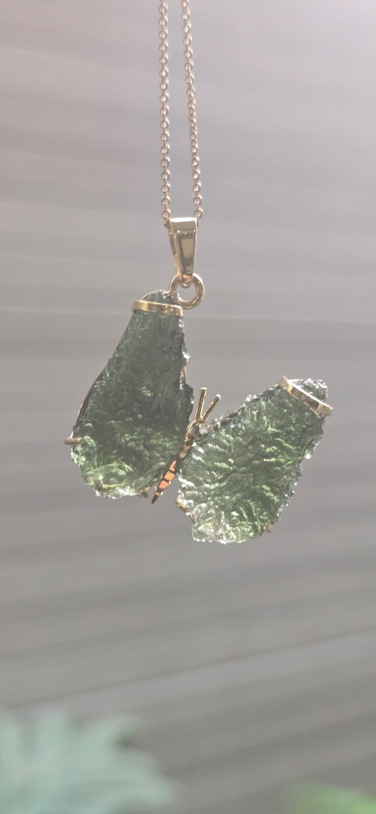 Dije en Oro de 14 quilates con moldavita natural