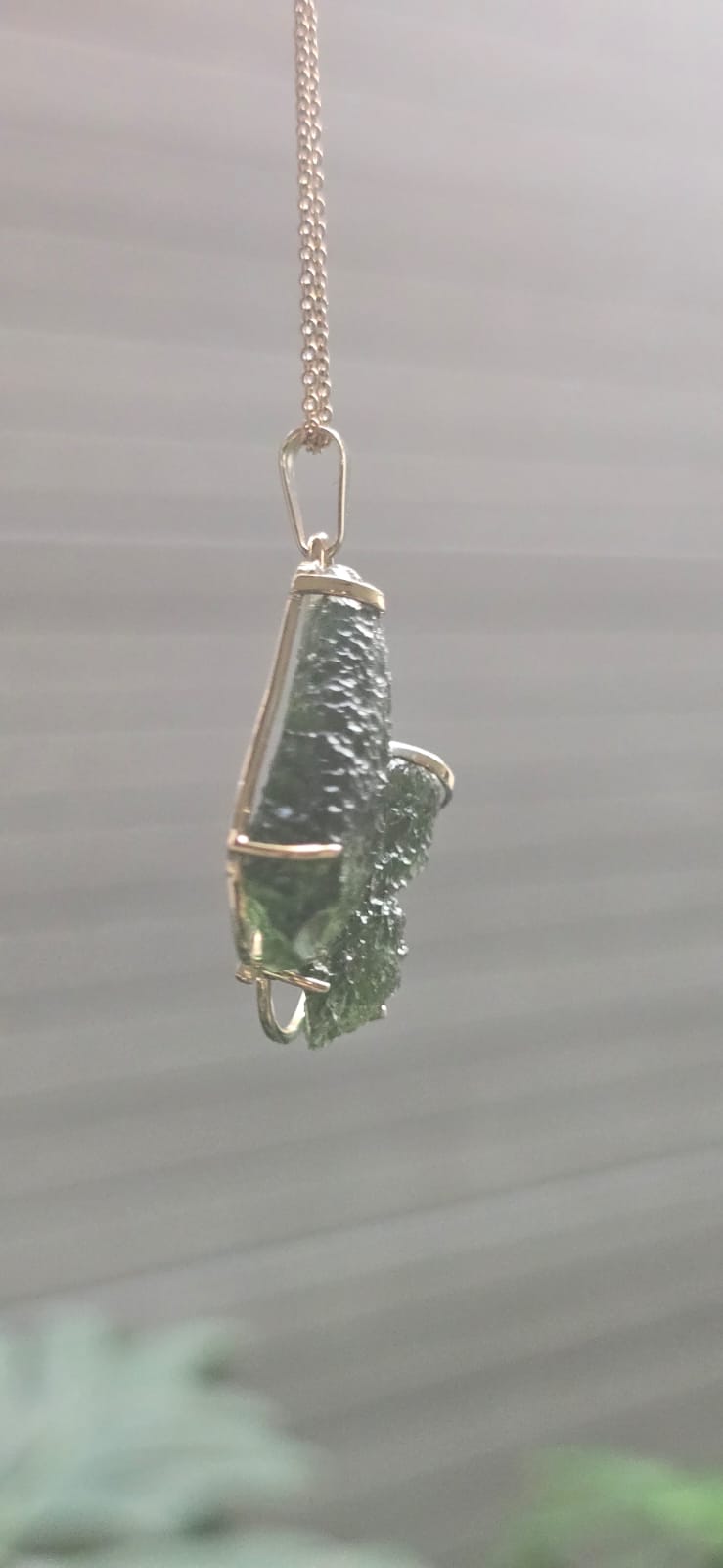 Dije en Oro de 14 quilates con moldavita natural