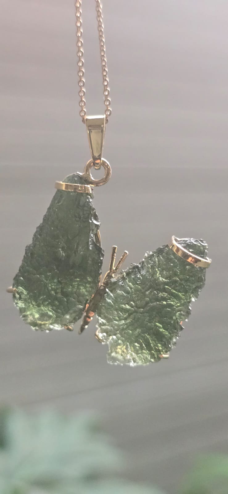 Dije en Oro de 14 quilates con moldavita natural