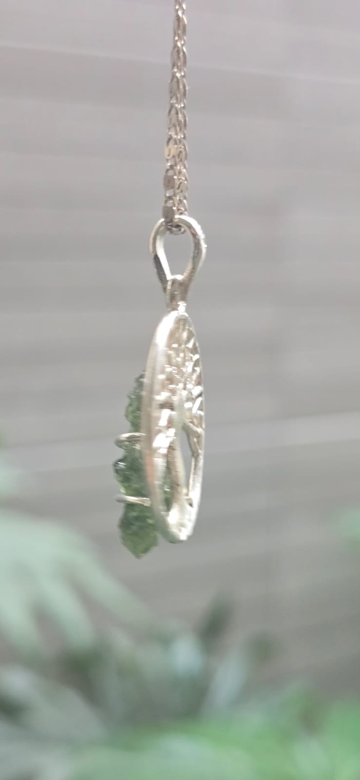 Dije en plata 9.25 con moldavita natural