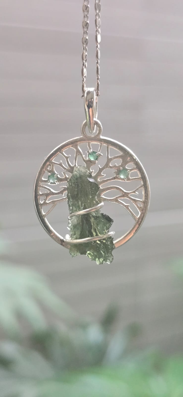 Dije en plata 9.25 con moldavita natural