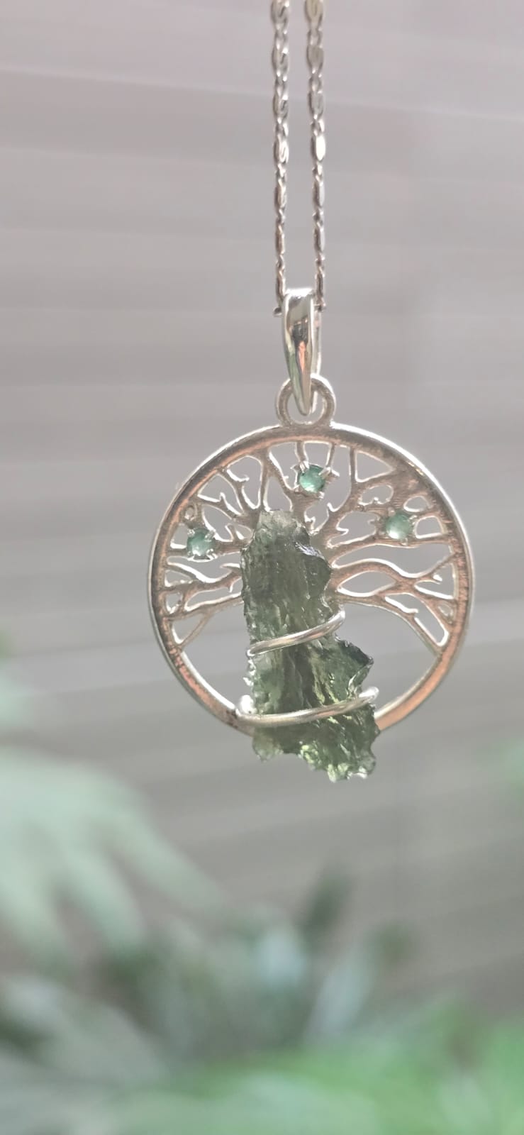 Dije en plata 9.25 con moldavita natural