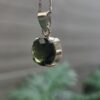 Dije en plata 9.25 con moldavita natural facetada