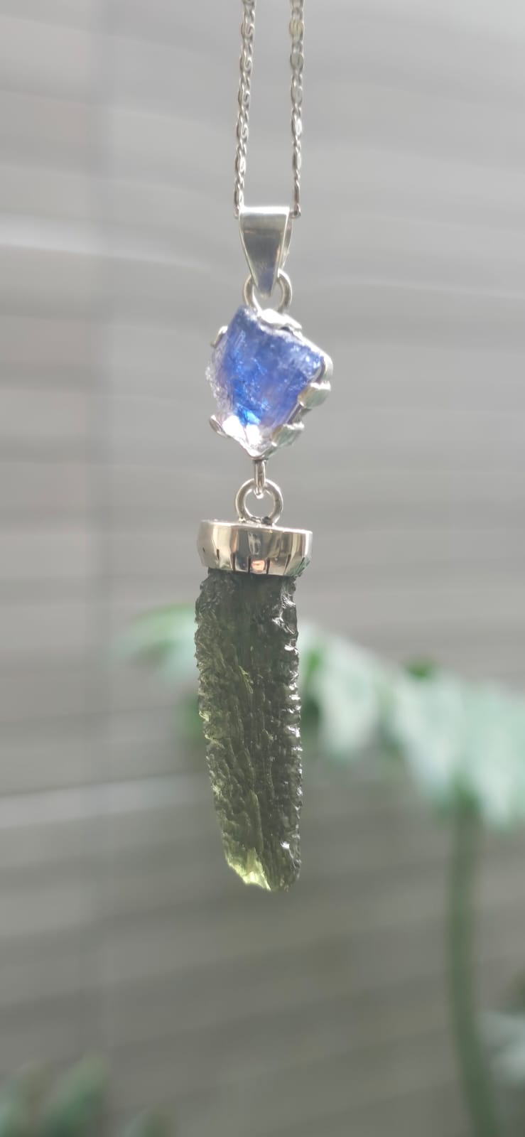 Dije en plata 9.25 con moldavita natural + tanzanita