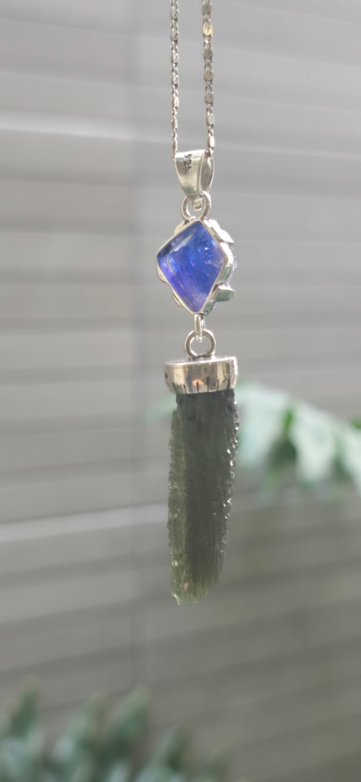 Dije en plata 9.25 con moldavita natural + tanzanita