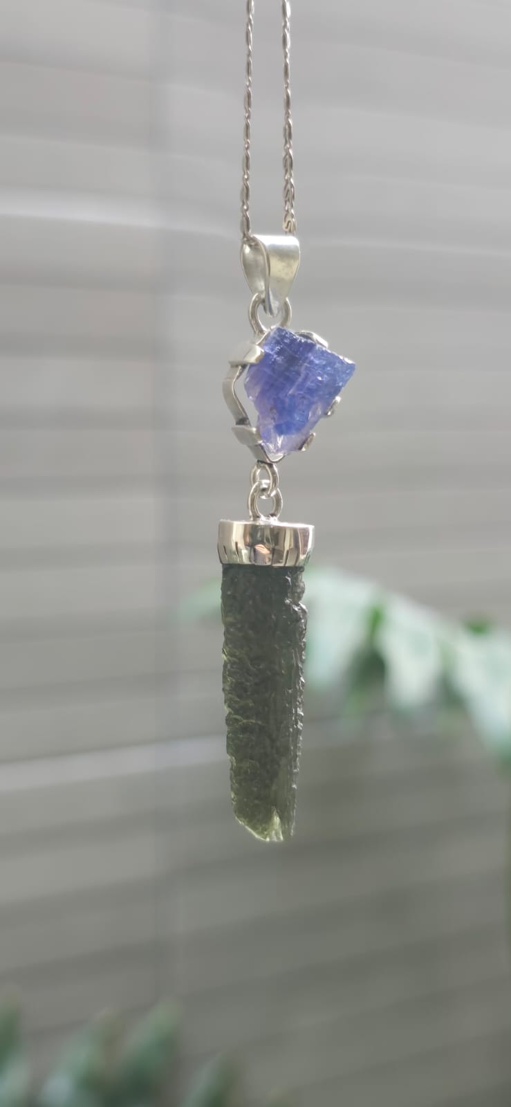 Dije en plata 9.25 con moldavita natural + tanzanita