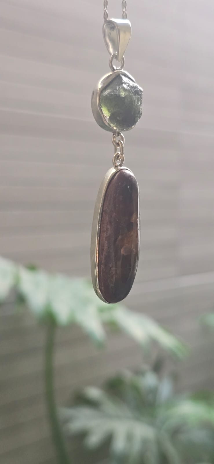 Dije en plata 9.25 con moldavita natural + Agatha de fuego