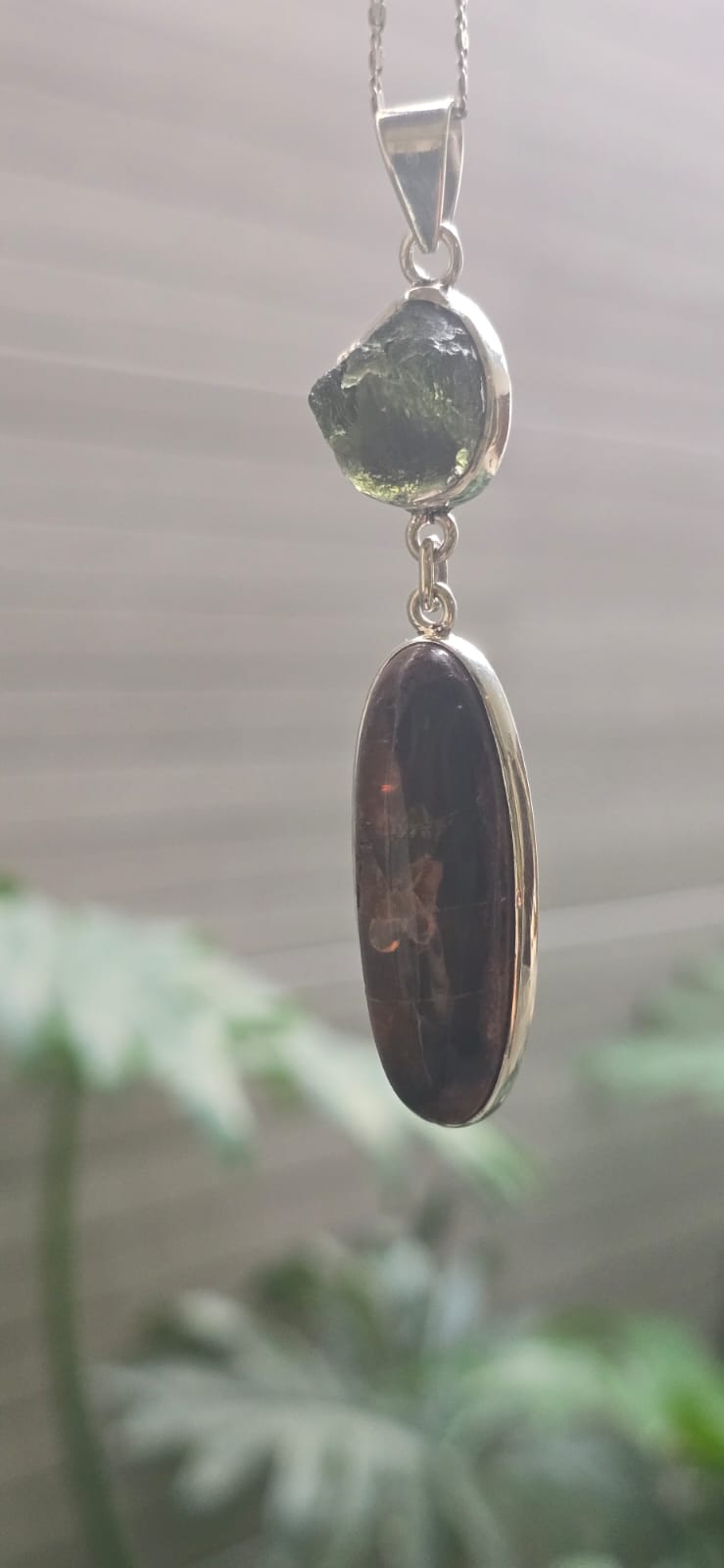 Dije en plata 9.25 con moldavita natural + Agatha de fuego
