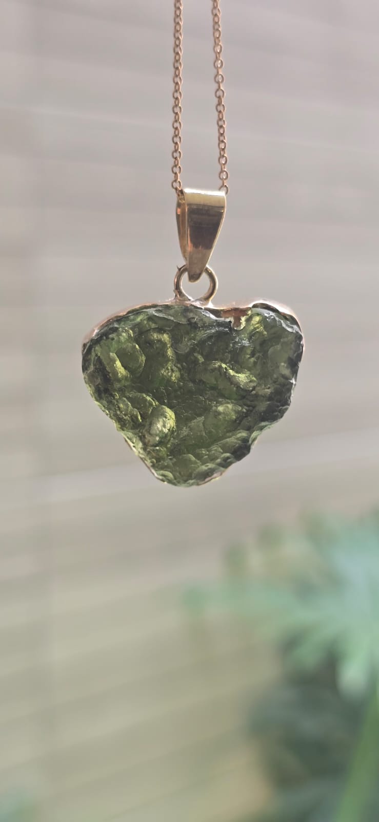 Dije en Oro de 14 quilates con moldavita natural