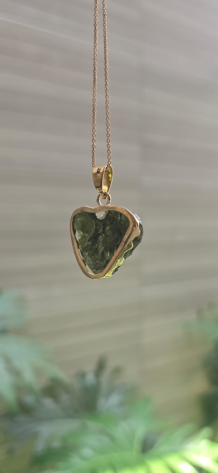 Dije en Oro de 14 quilates con moldavita natural