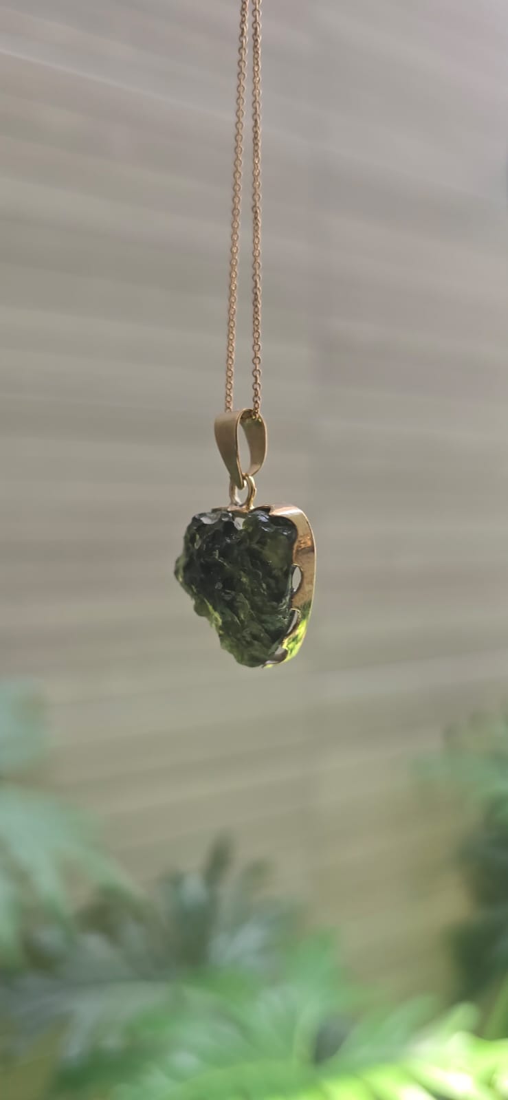 Dije en Oro de 14 quilates con moldavita natural