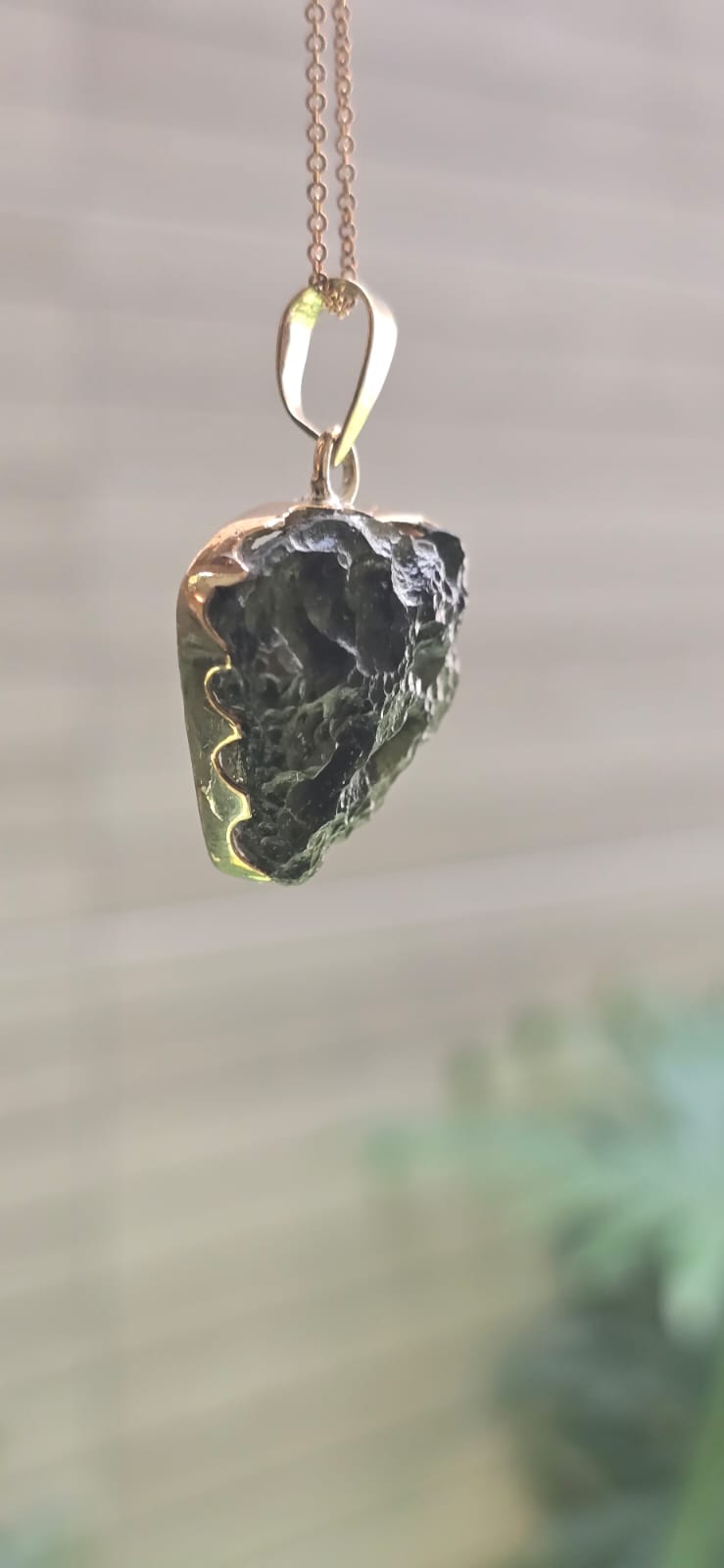 Dije en Oro de 14 quilates con moldavita natural