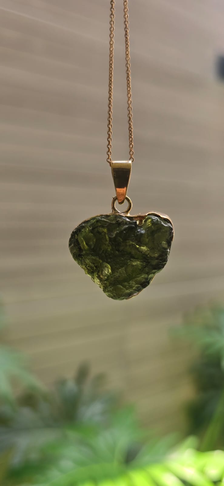 Dije en Oro de 14 quilates con moldavita natural