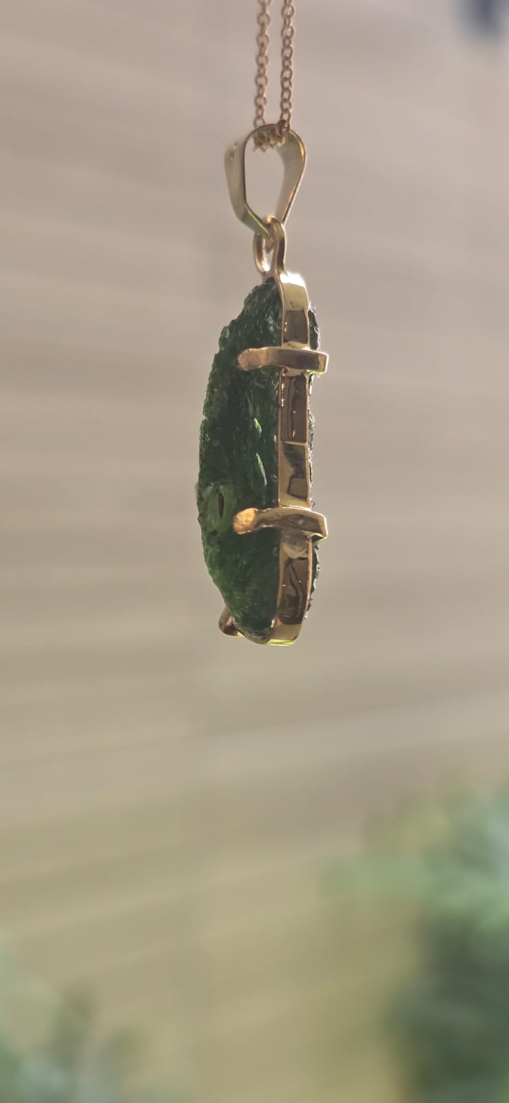 Dije en Oro de 14 quilates con moldavita natural