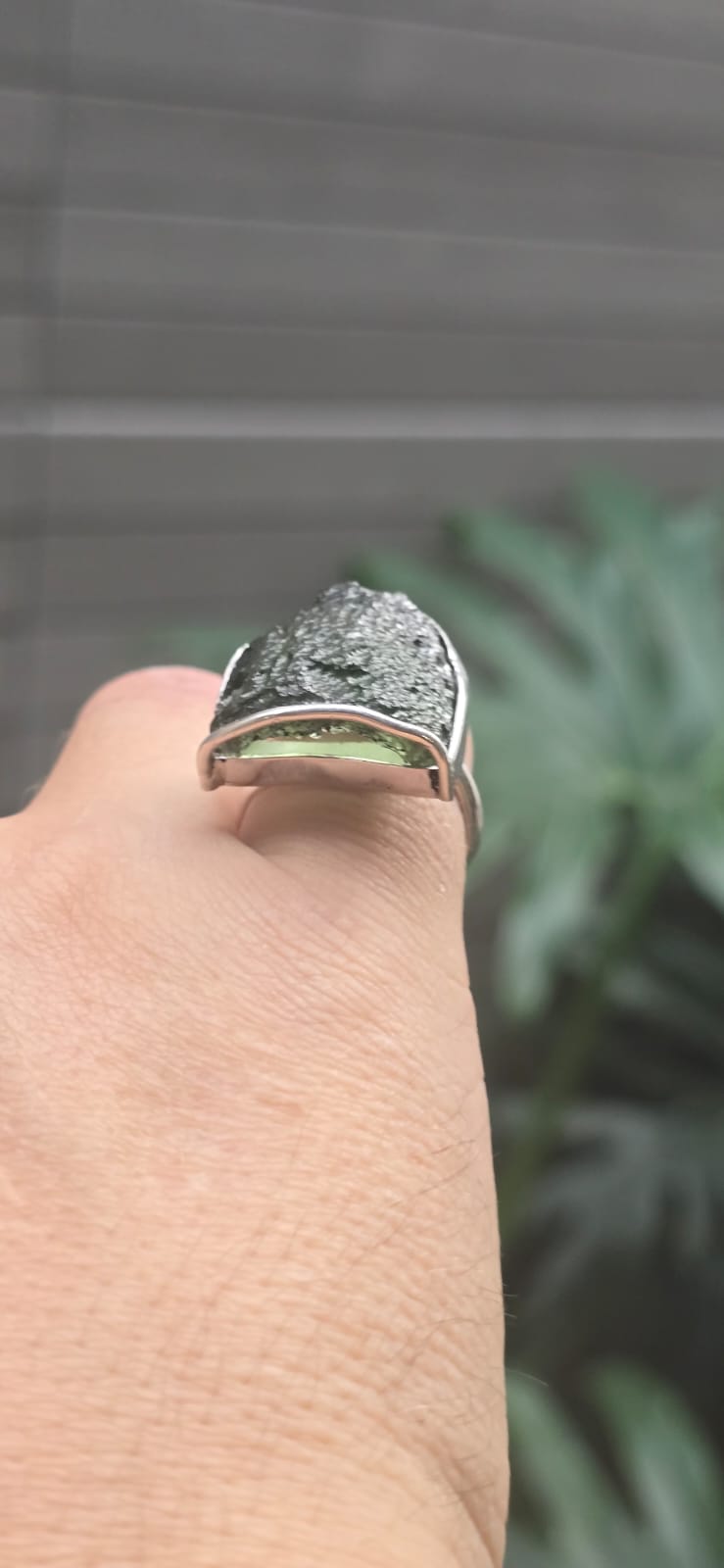 Anillo en plata 9.25 con moldavita natural