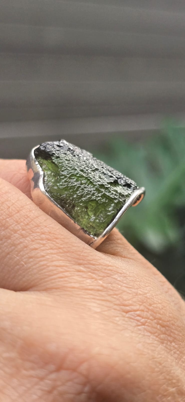 Anillo en plata 9.25 con moldavita natural