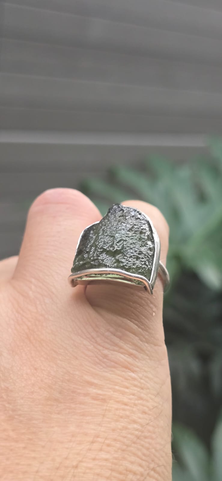 Anillo en plata 9.25 con moldavita natural