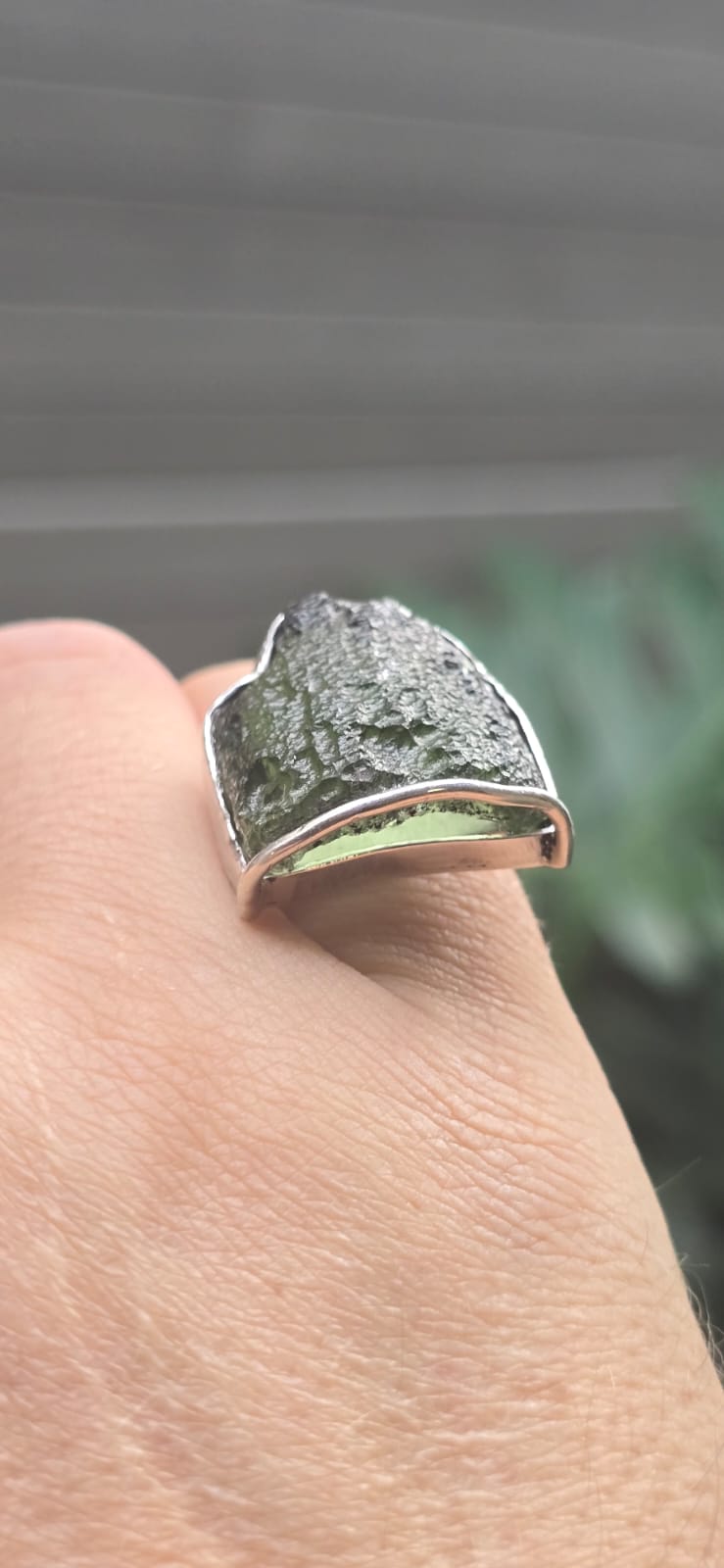 Anillo en plata 9.25 con moldavita natural