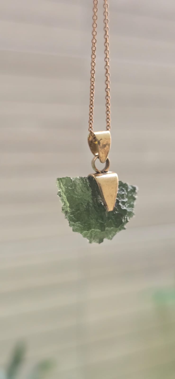 Dije en Oro de 14 quilates con moldavita natural