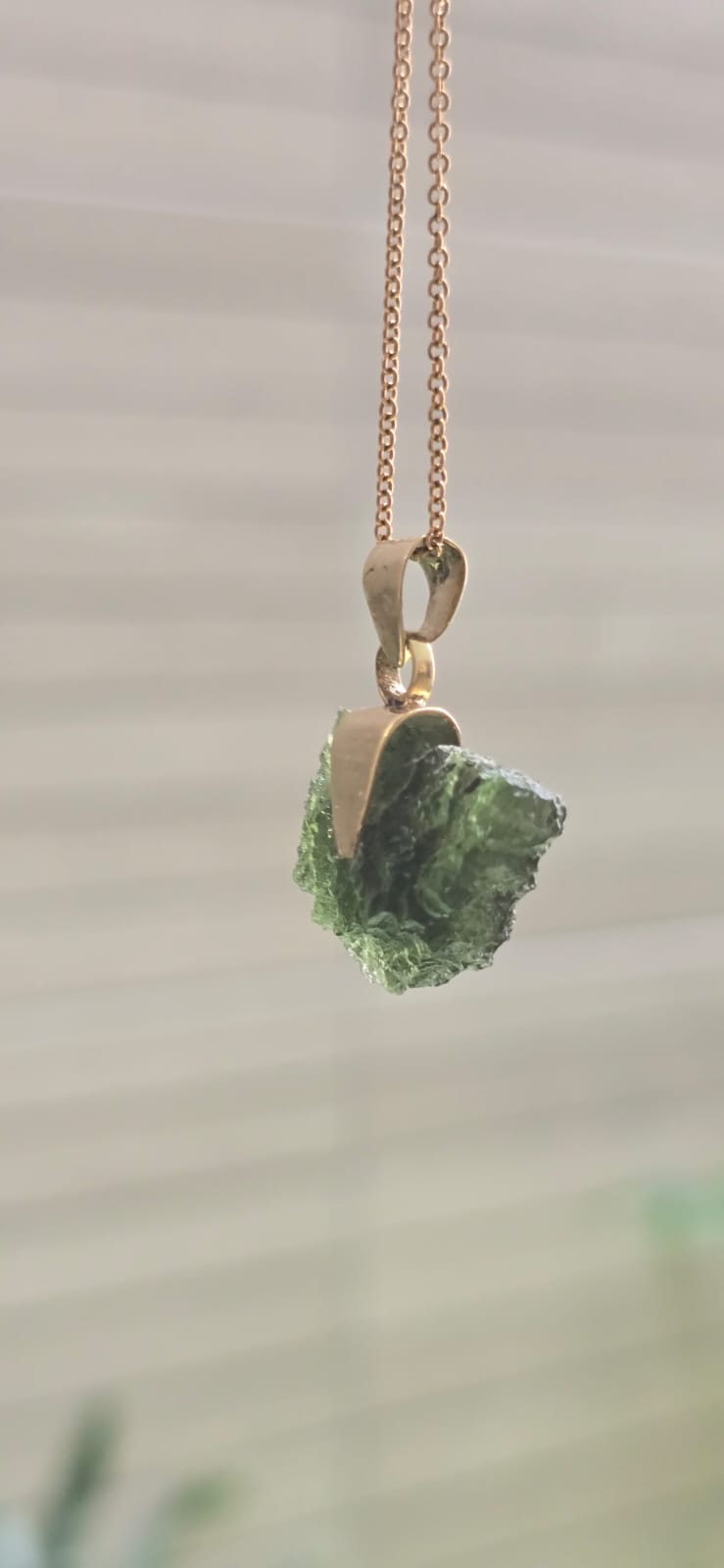 Dije en Oro de 14 quilates con moldavita natural