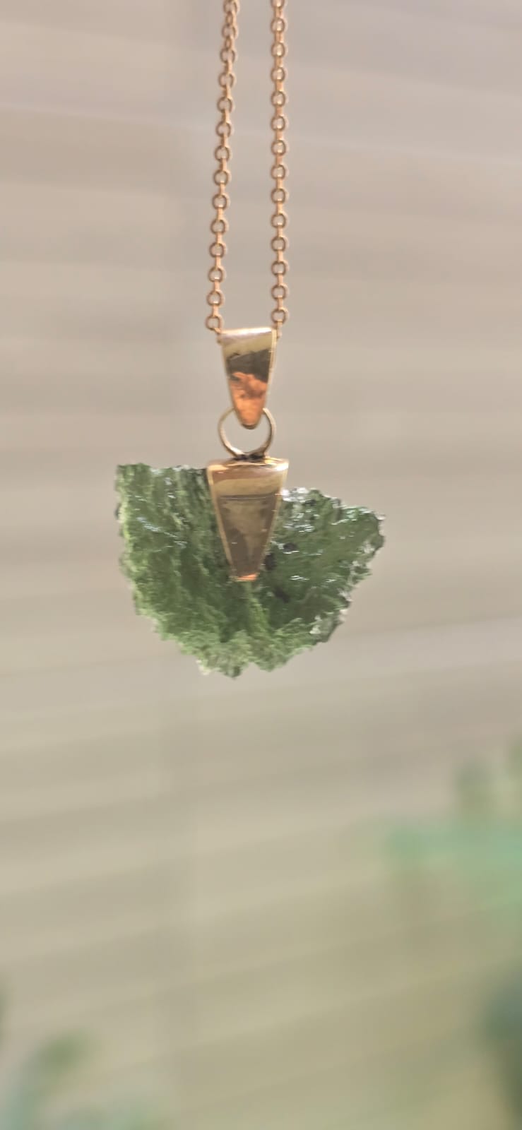 Dije en Oro de 14 quilates con moldavita natural