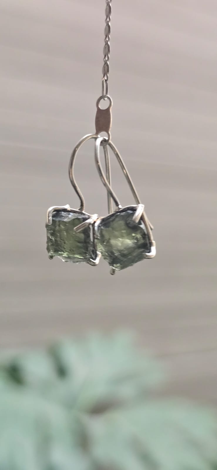 Aretes en plata 9.25 con moldavita natural