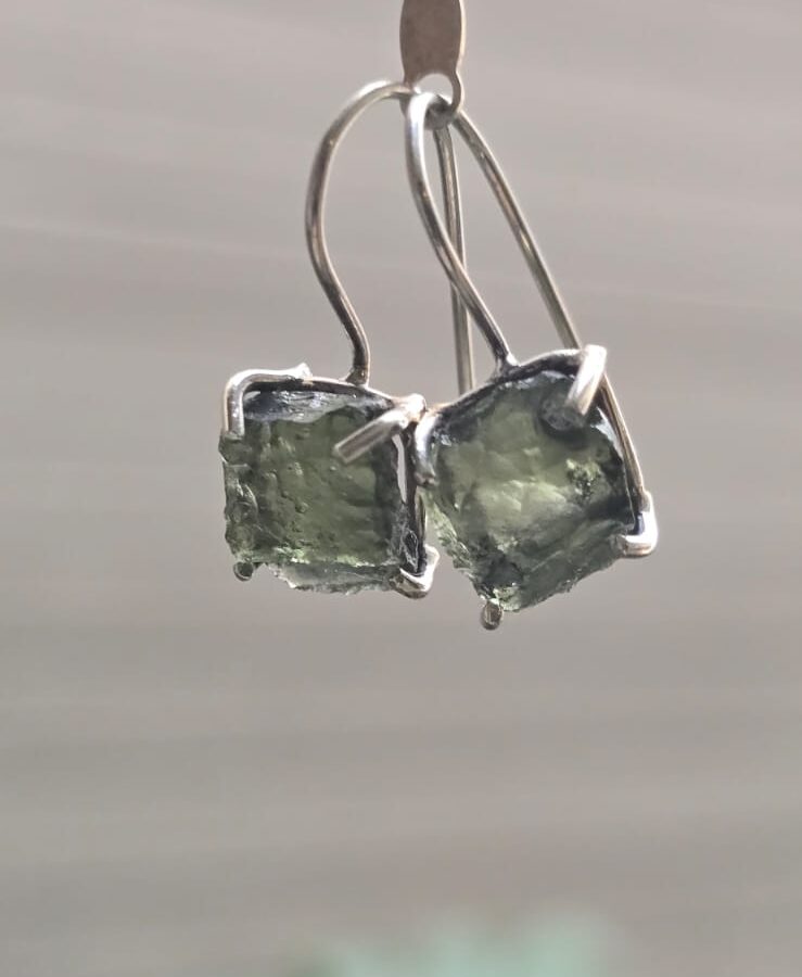 Aretes en plata 9.25 con moldavita natural