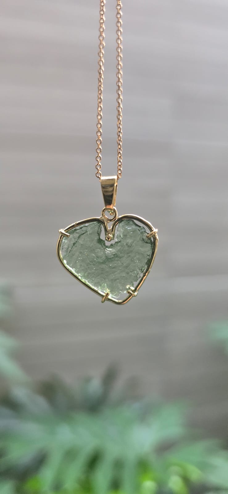 Dije en Oro de 14 quilates con moldavita natural