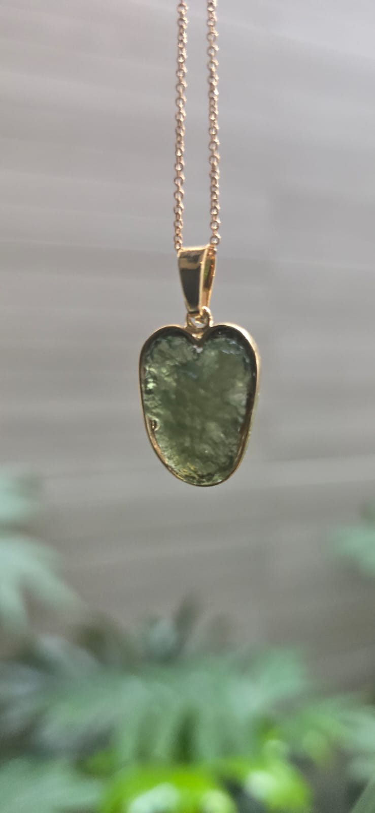 Dije en Oro de 14 quilates con moldavita natural