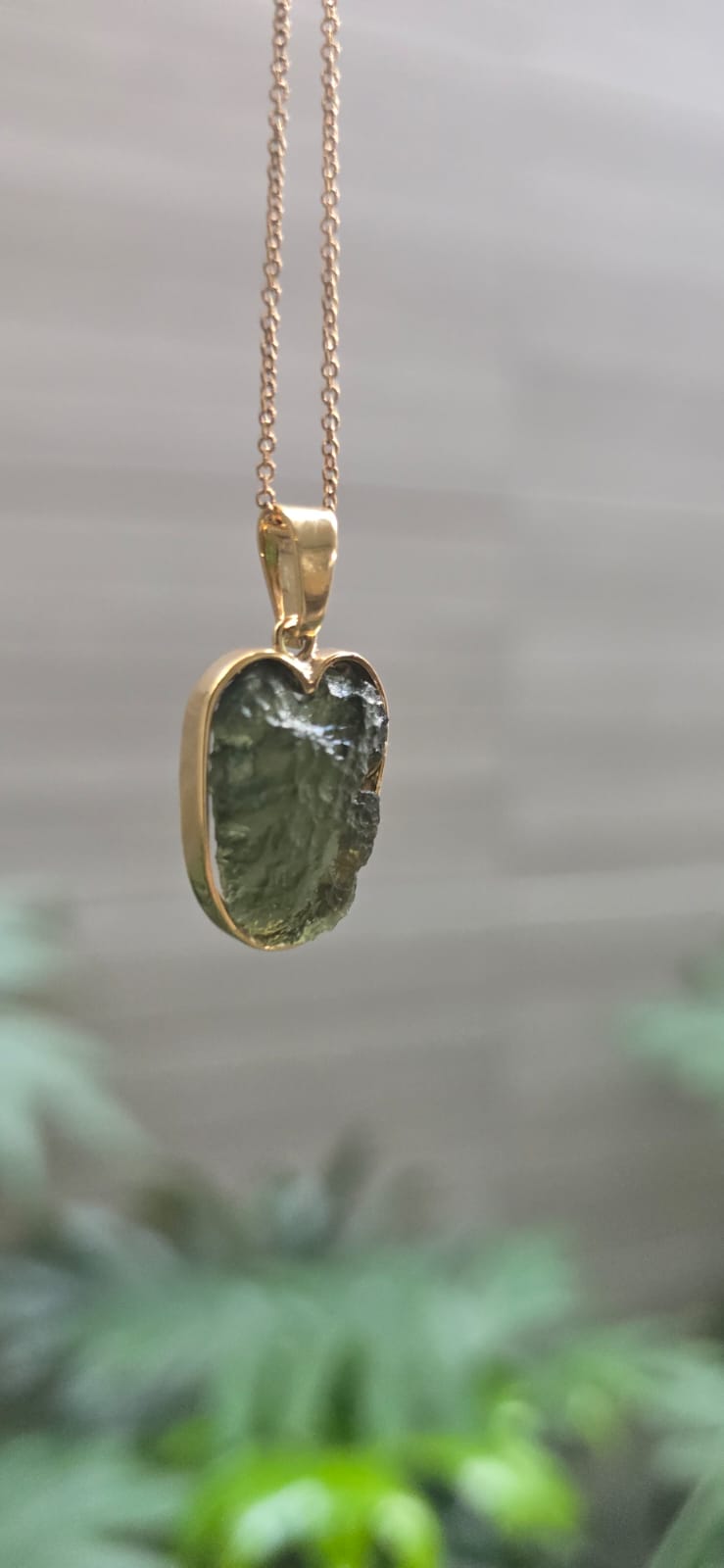 Dije en Oro de 14 quilates con moldavita natural