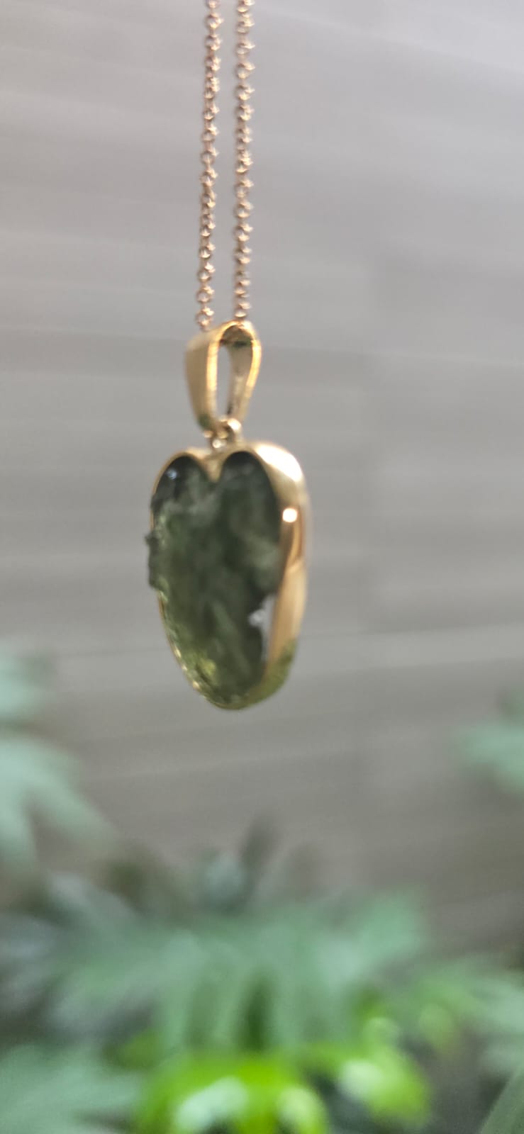 Dije en Oro de 14 quilates con moldavita natural